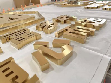 安义拉丝不锈钢字的特点。